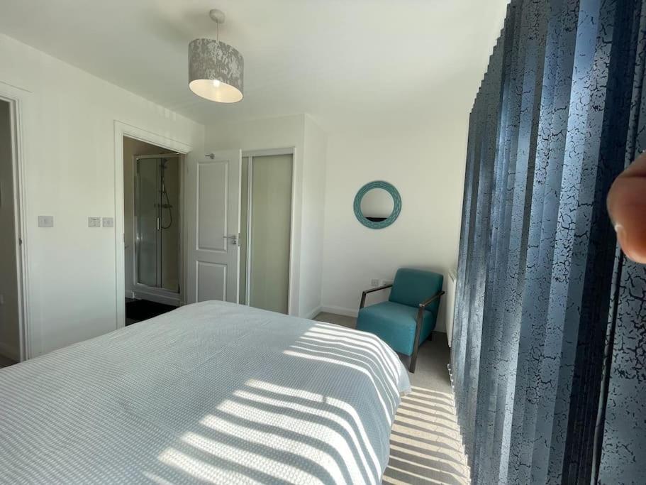 Stylish Station Apartment In Rochester With Free Parking Wainscot Экстерьер фото